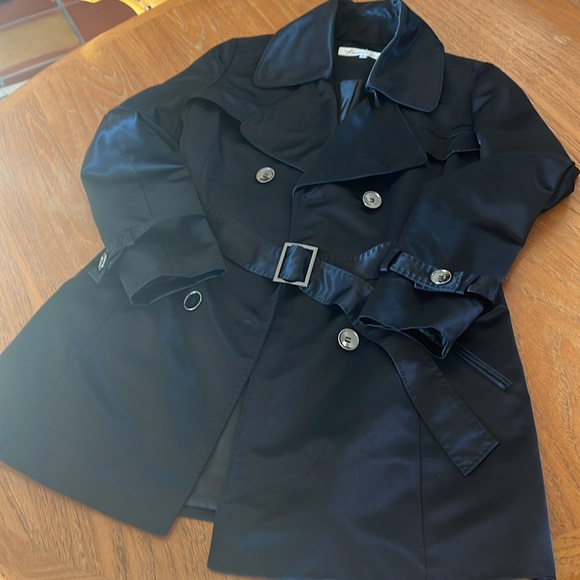 Ladies trench style coat. - Picture 2 of 4